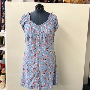 Very cute summer dress w/ small wooden buttons. Very soft & comfortable.